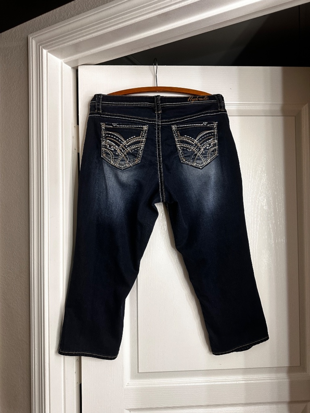 Vintage Hydraulic y2k capri jeans with white and brown stitching